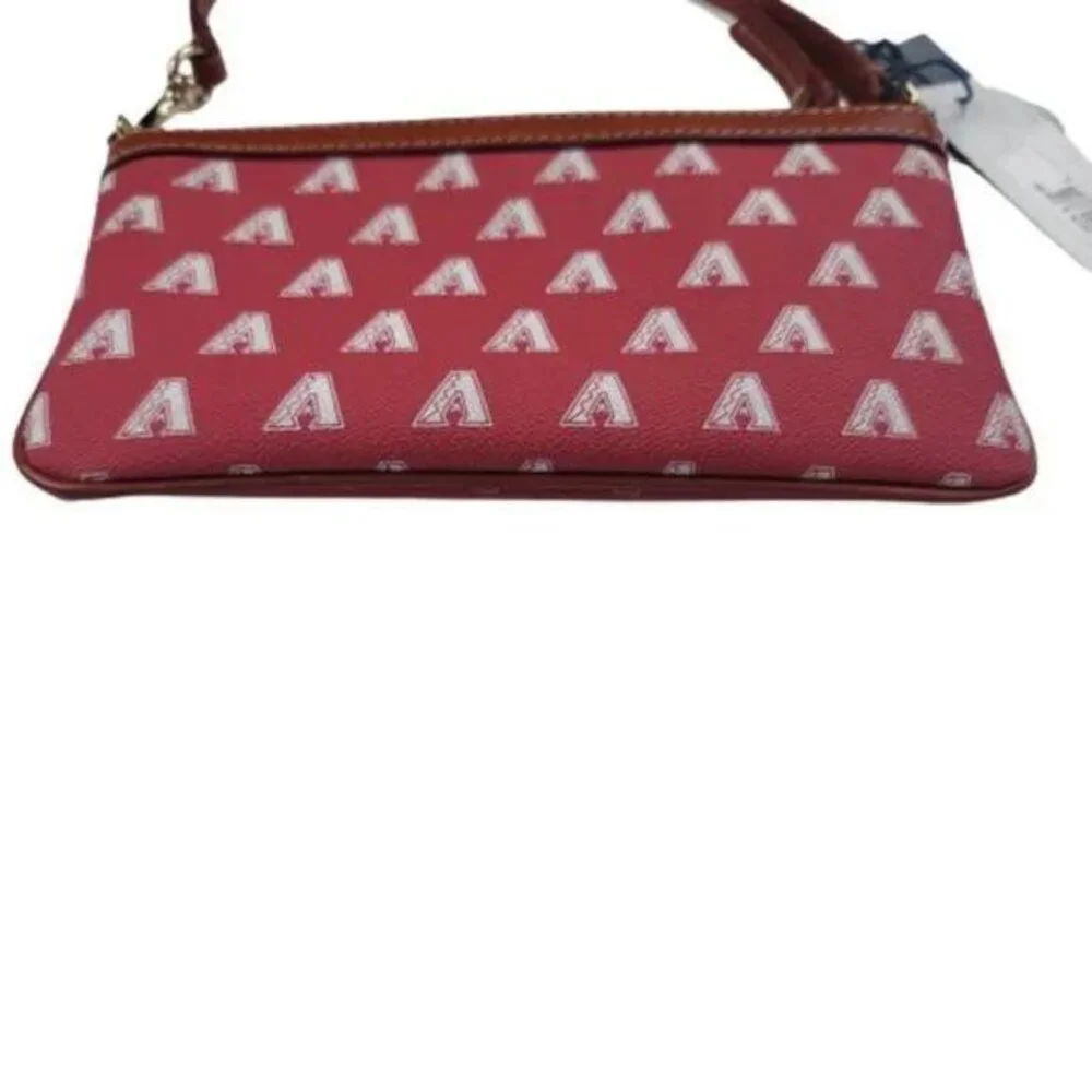 Dooney & Bourke reposhing this